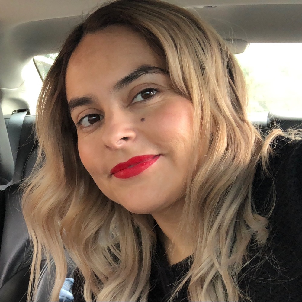 Meet your Posher, Yadira